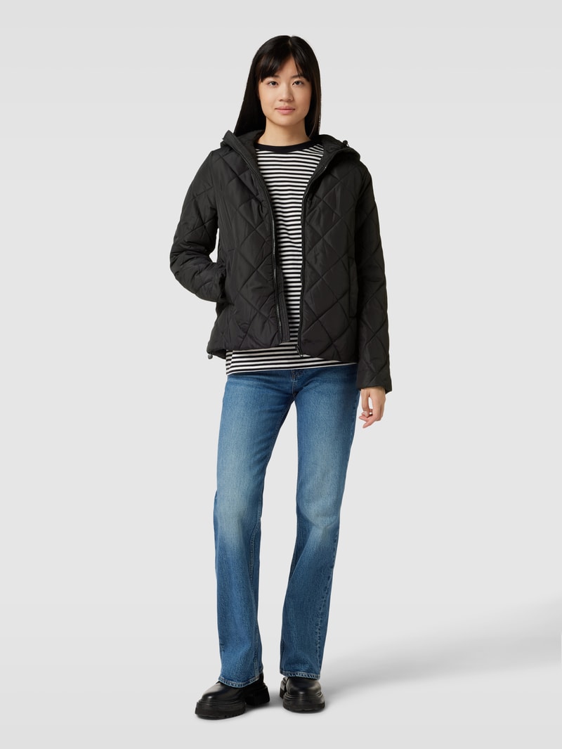 Steppjacke mit Kapuze in schwarz