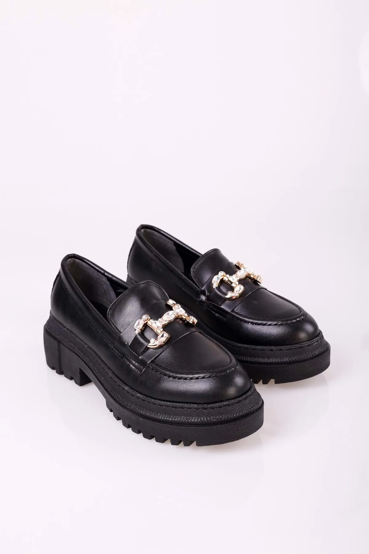 Shoeberry  Lucie Daily Loafer für Damen in schwarzer Haut mit Steinschnalle