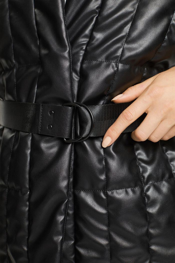 Steppweste mit Gürtel aus veganem Leder