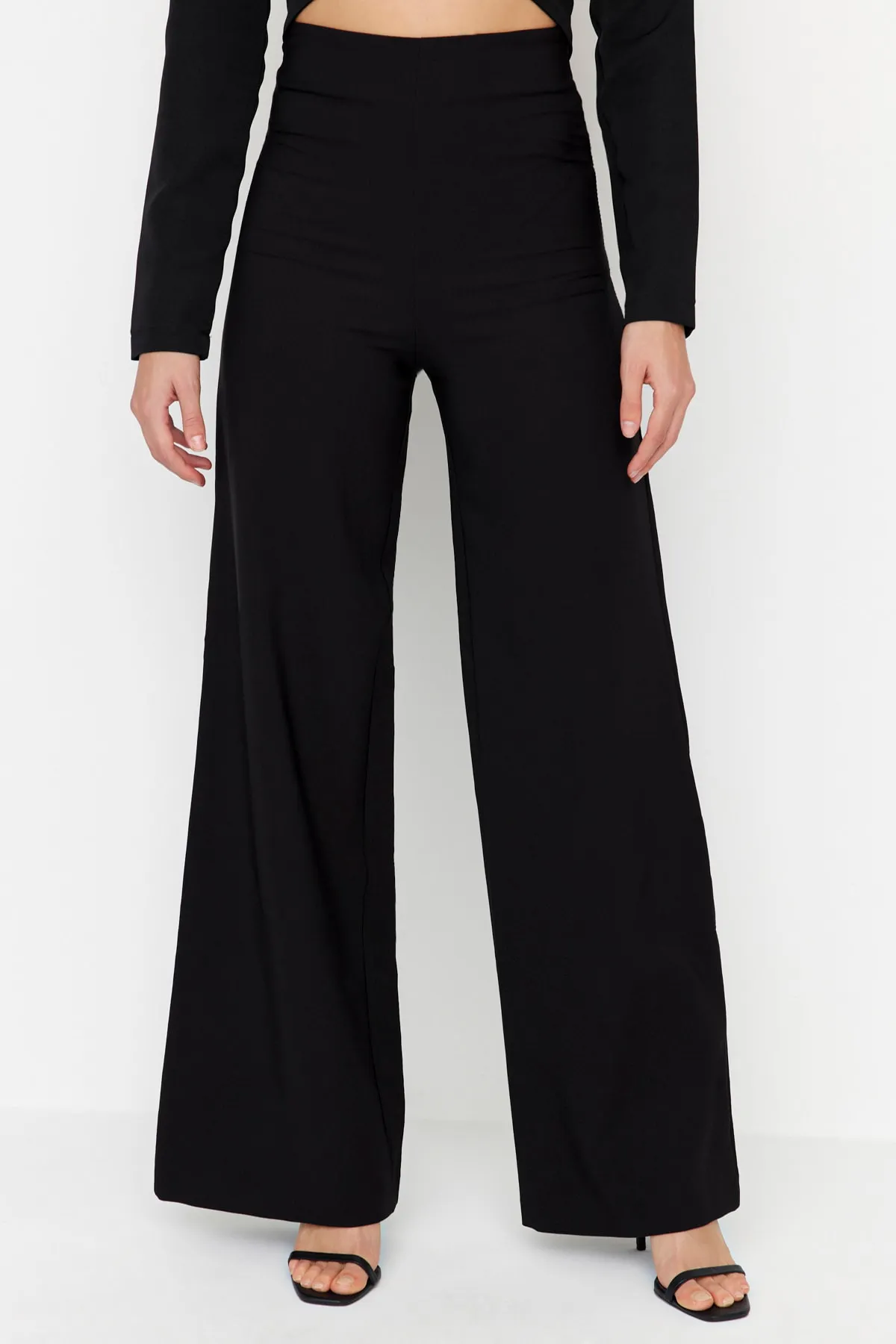 Trendyol Collection  Schwarze Webhose mit weitem Bein TPRAW23PL00025