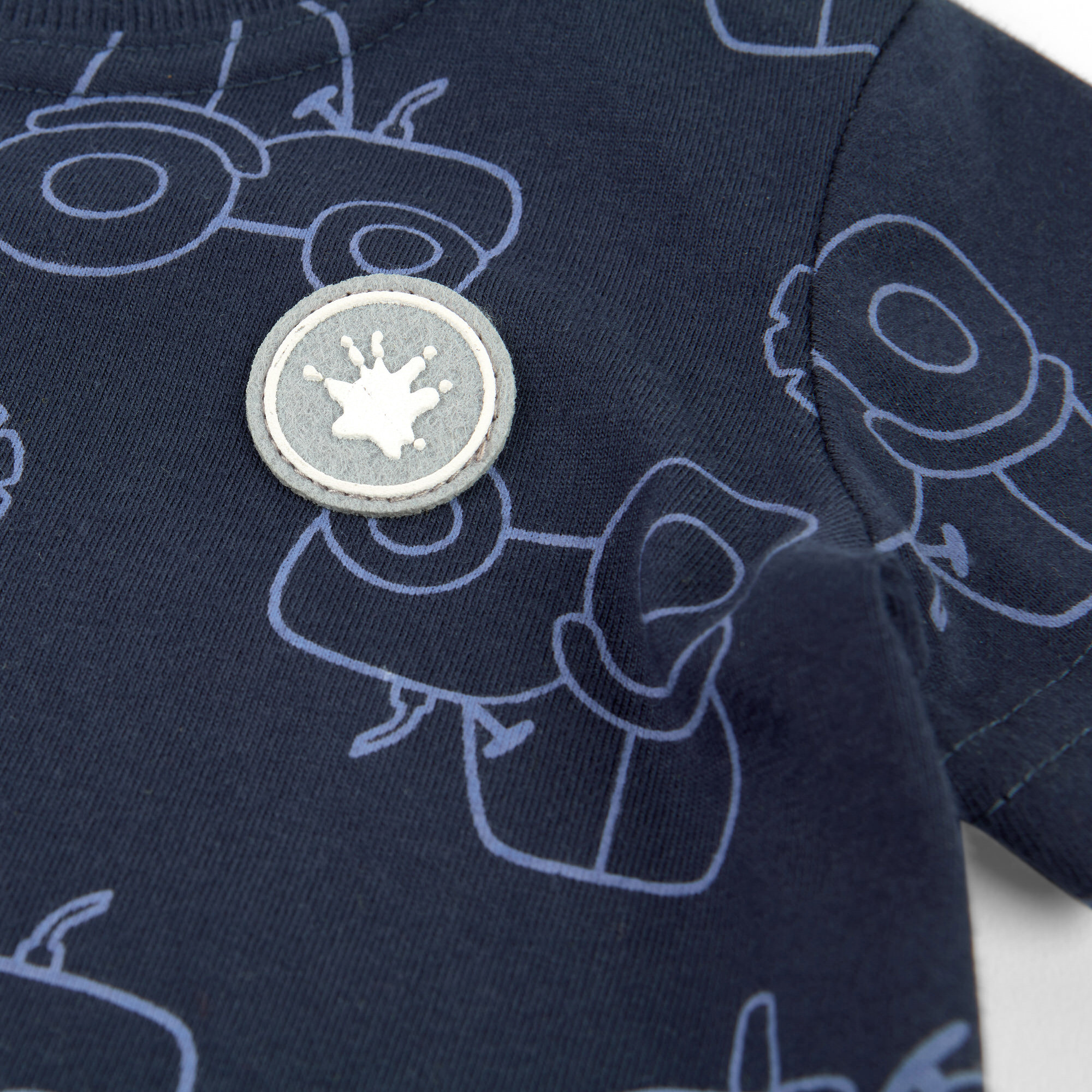 Blaues Baby T-Shirt mit Traktoren bedruckt