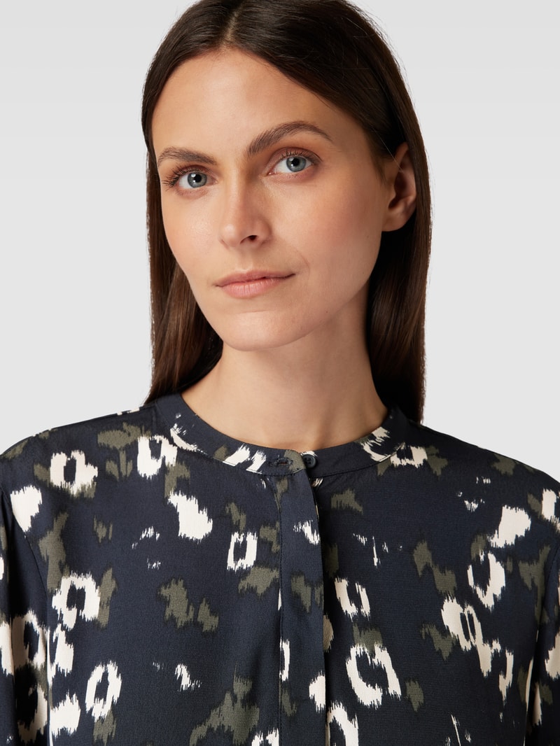 Bluse aus Viskose mit Allover-Muster in schwarz