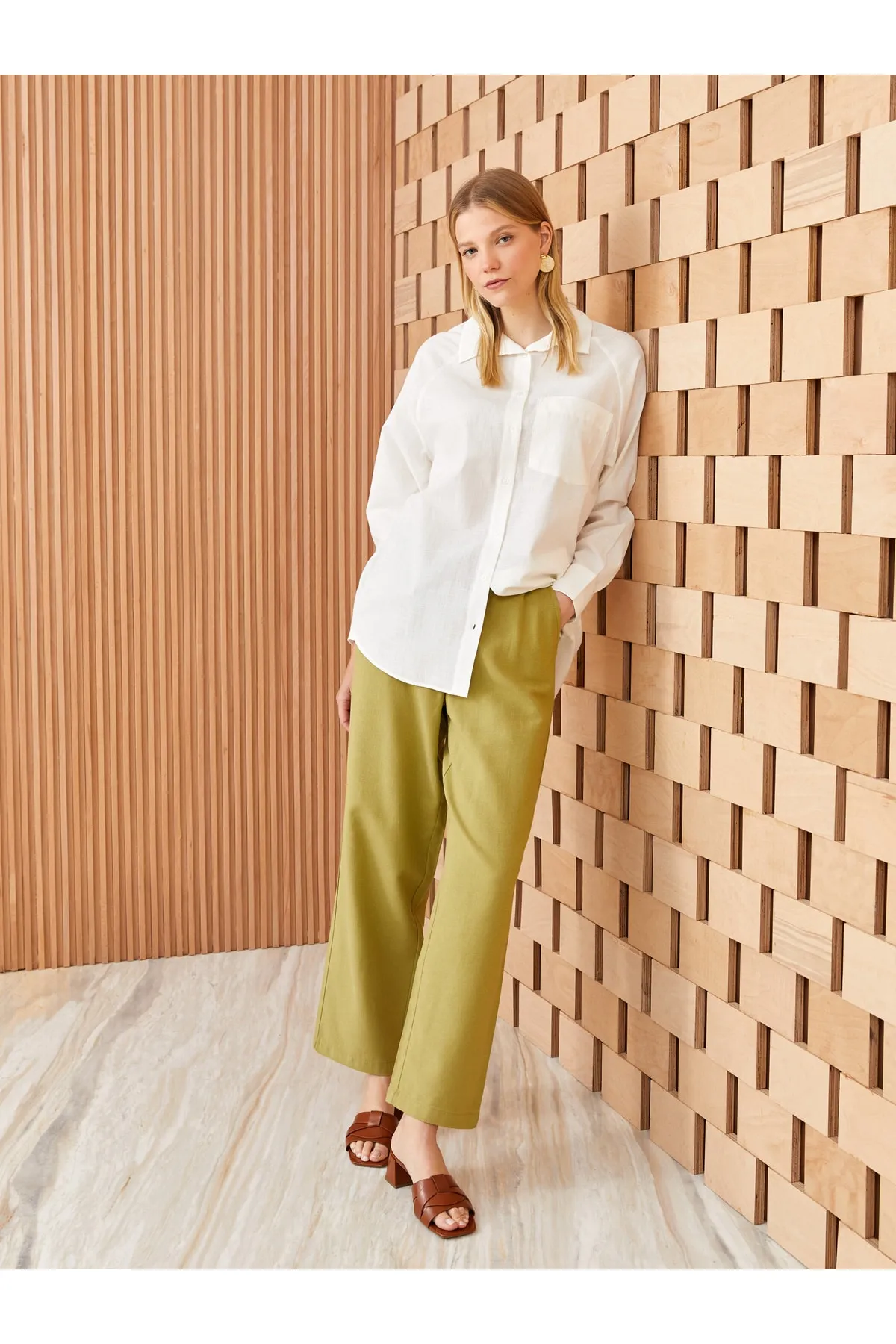 LC Waikiki  Bequeme Passform, gerade Damenhose aus Leinenmischung mit elastischem Bund
