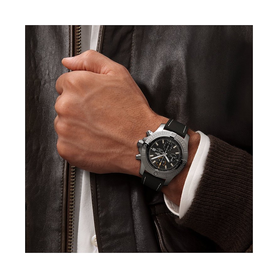 Breitling Herrenuhr Avenger Chronograph 45