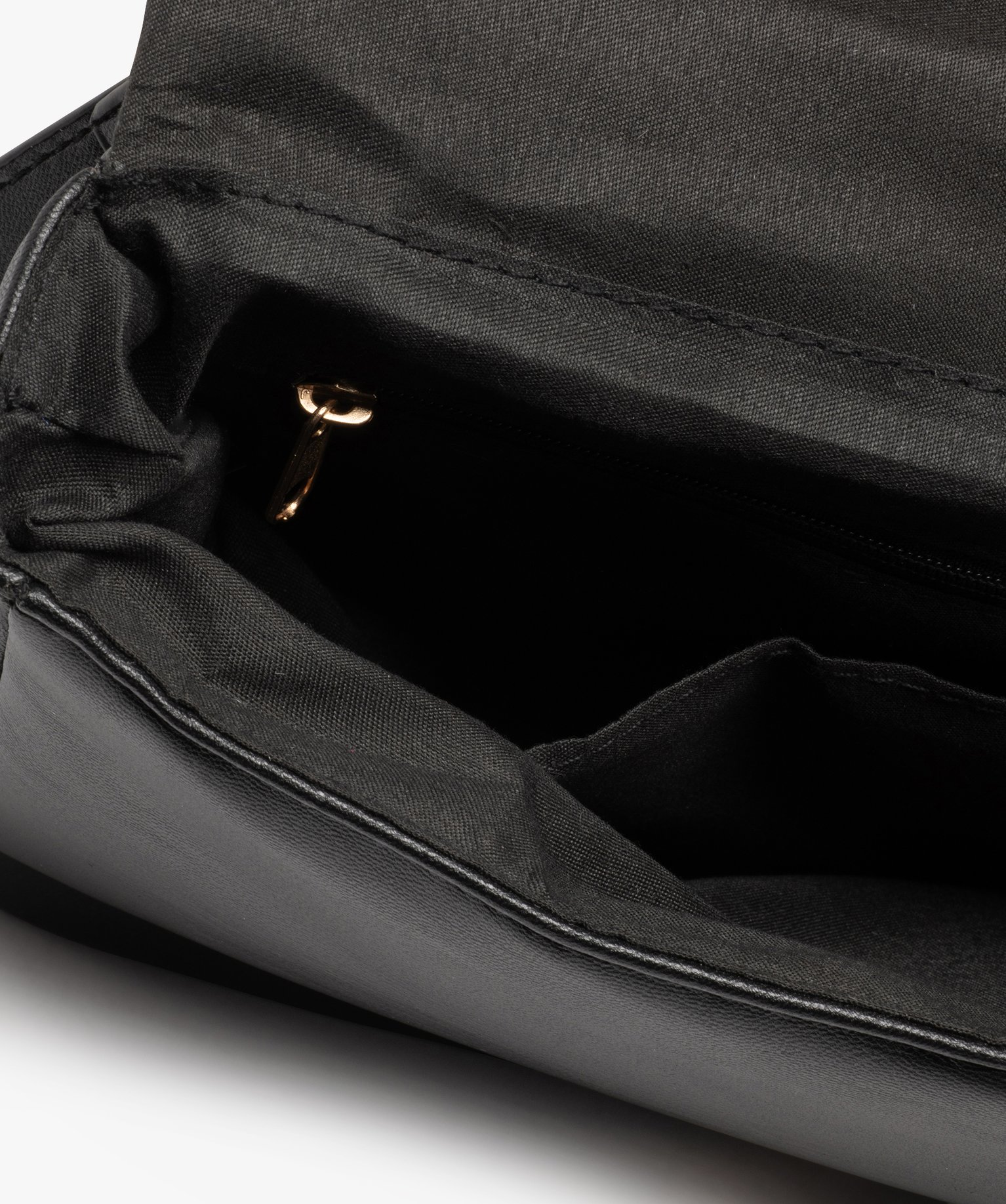 Sac besace à rabat matelassé et anse en chane femme noir | GEMO