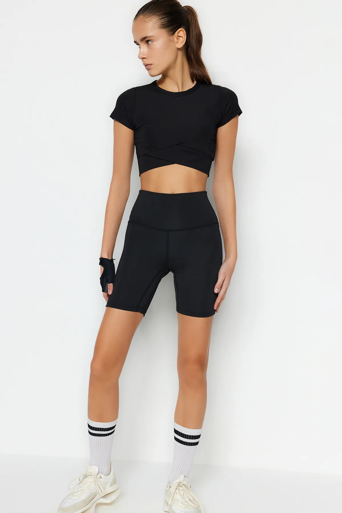 Trendyol Collection  Schwarze gestrickte Sport-Leggings mit Geruchshemmung für Radfahrer/Biker/kurze Radfahrer THMSS23TY00040