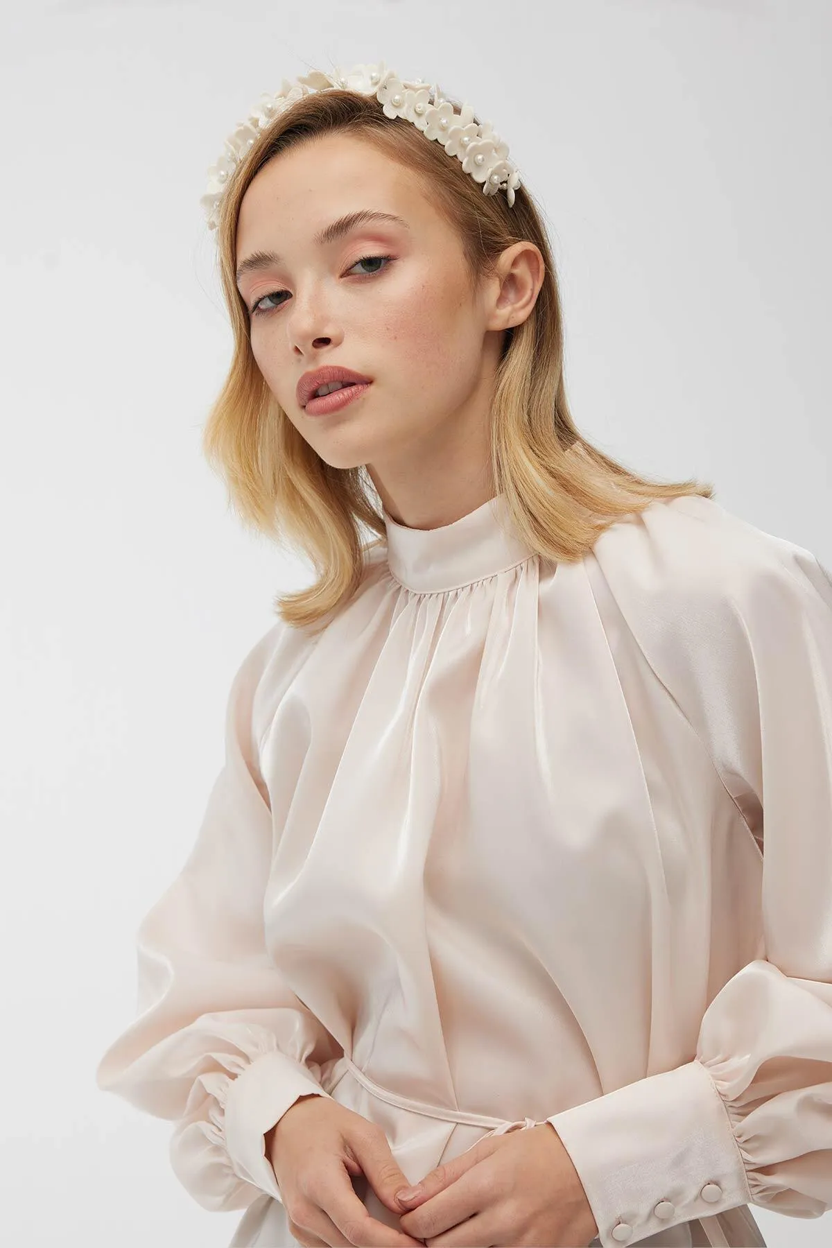 Manuka  Dünnes Abendkleid mit Gürtel und Tunika in Puder