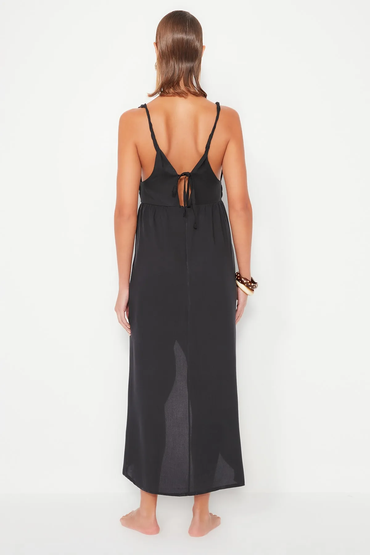 Trendyol Collection  Schwarzes, gerafftes Midi-Strandkleid aus Webstoff TBESS23EL00130