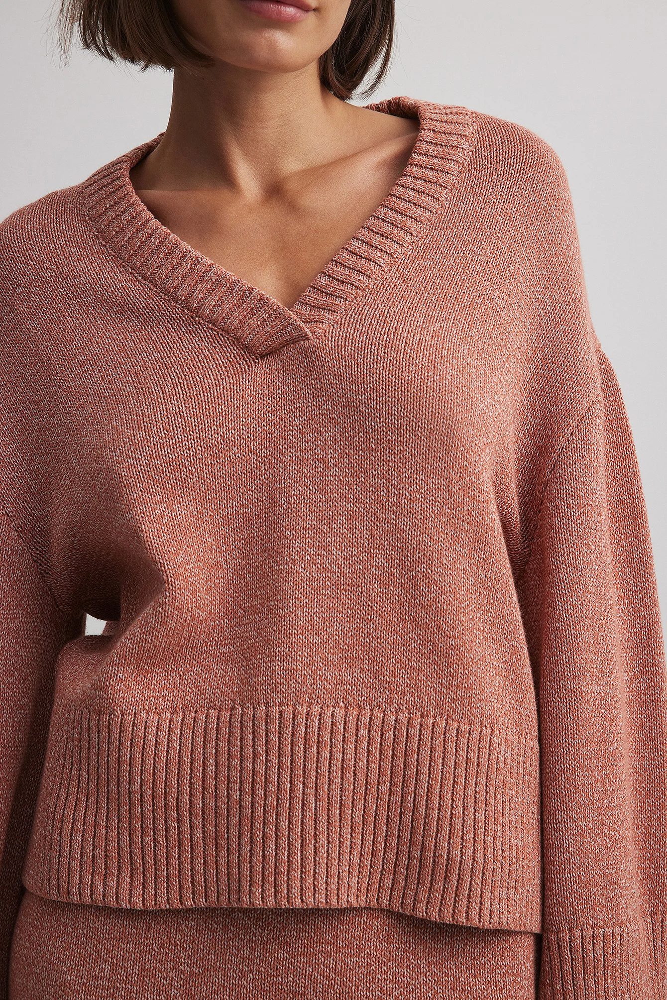 Strickpullover mit V-Ausschnitt und weiten Ärmeln