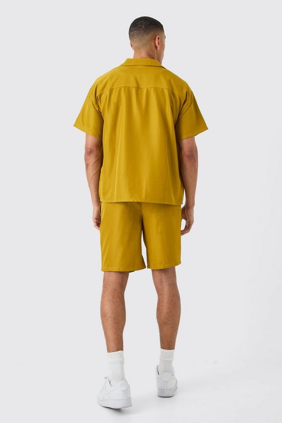 Kurzärmliges kastiges Twill Hemd und Shorts