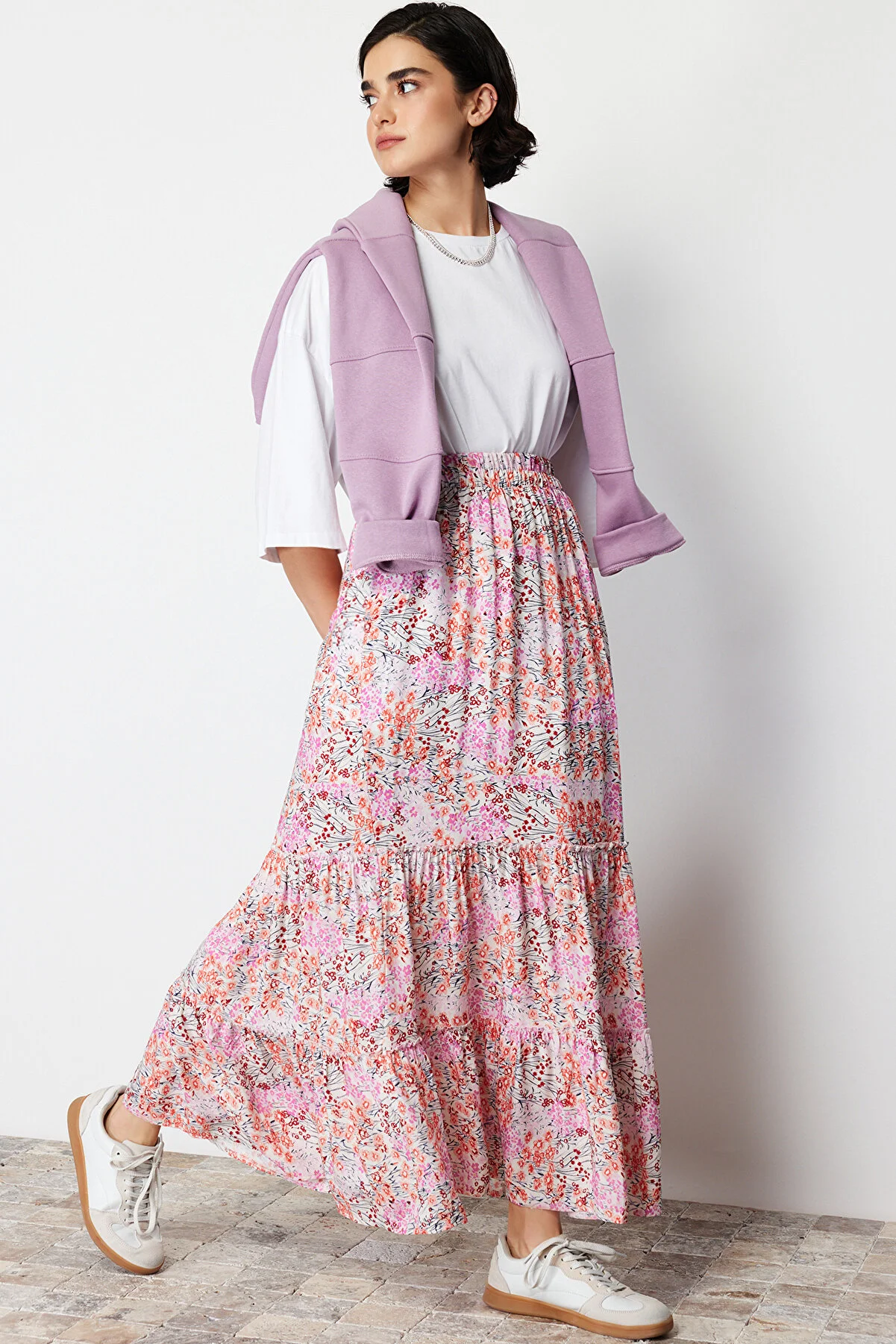 Trendyol Modest  Mehrfarbiger gewebter Rock mit Blumenmuster TCTSS22EE00000