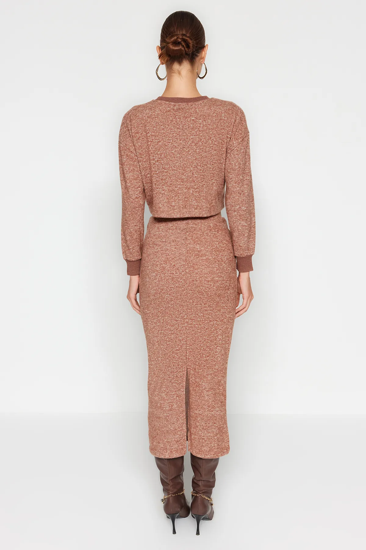 Trendyol Collection  Set aus Oberteil und Unterteil aus weichem Strickstoff in Kamel TWOAW24AU00071