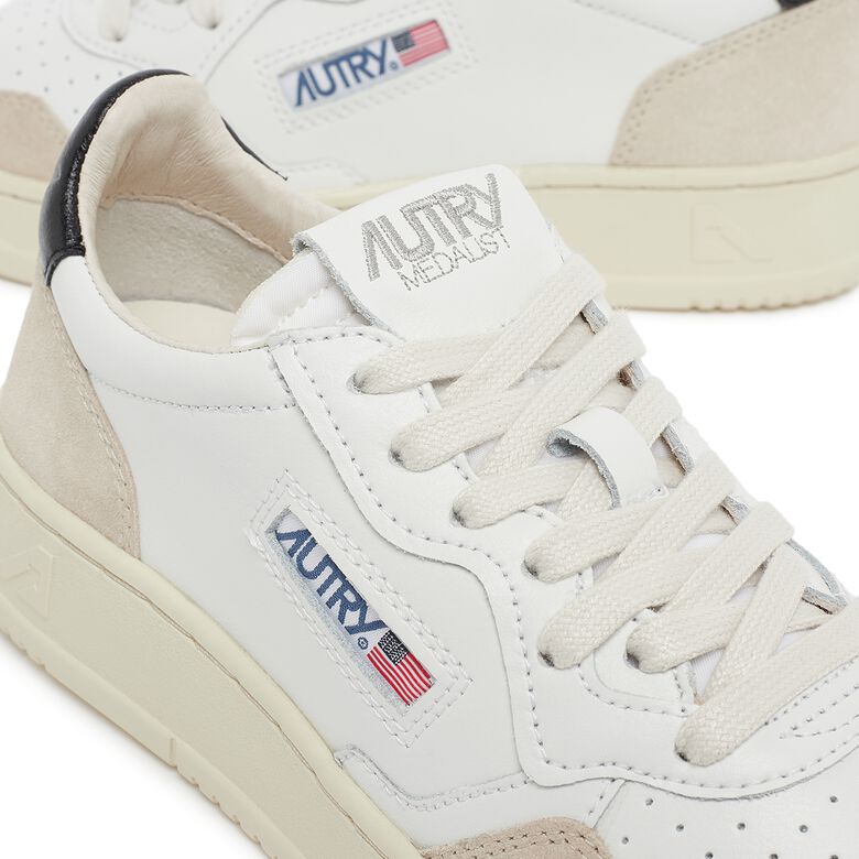 Autry Wmns Medalist Low LS21 leat/suede wht/blk