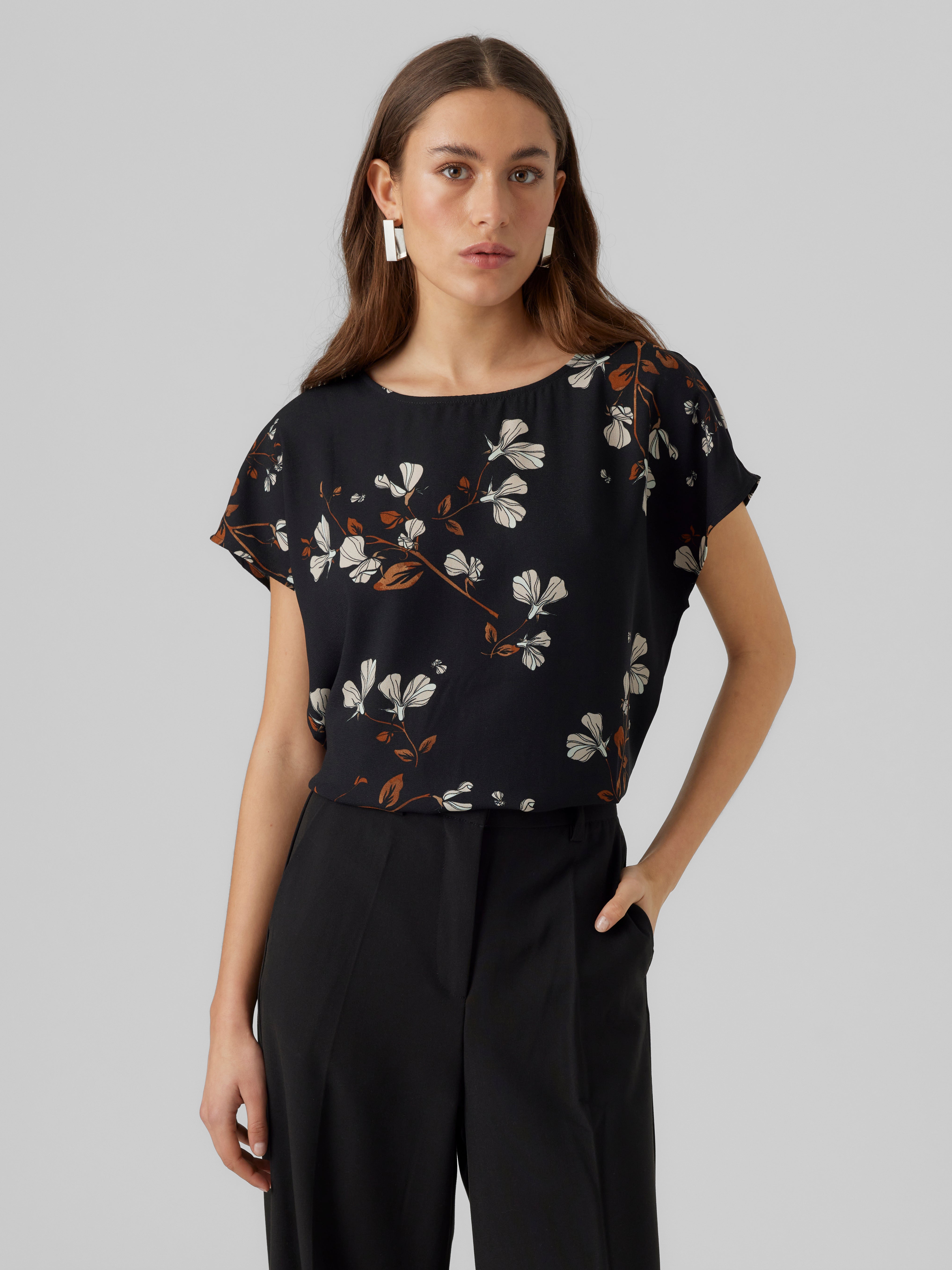 VMNEWHALLIE Top