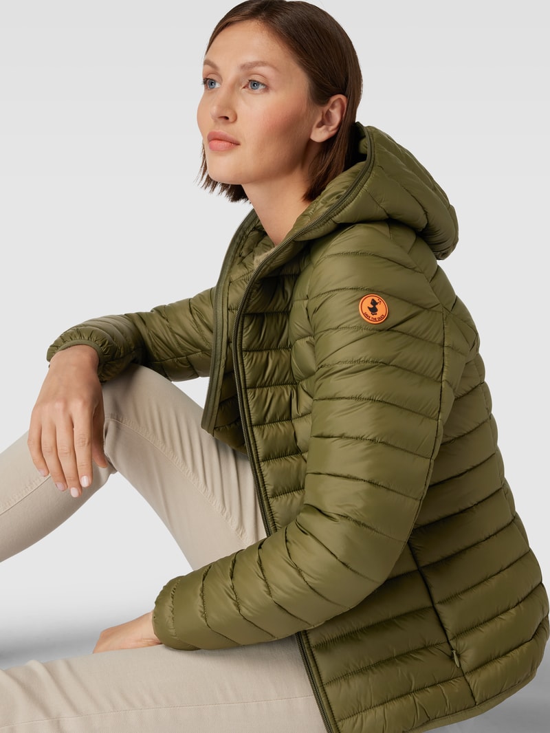 Steppjacke mit Label-Patch Modell 'DAISY' in olivgrün