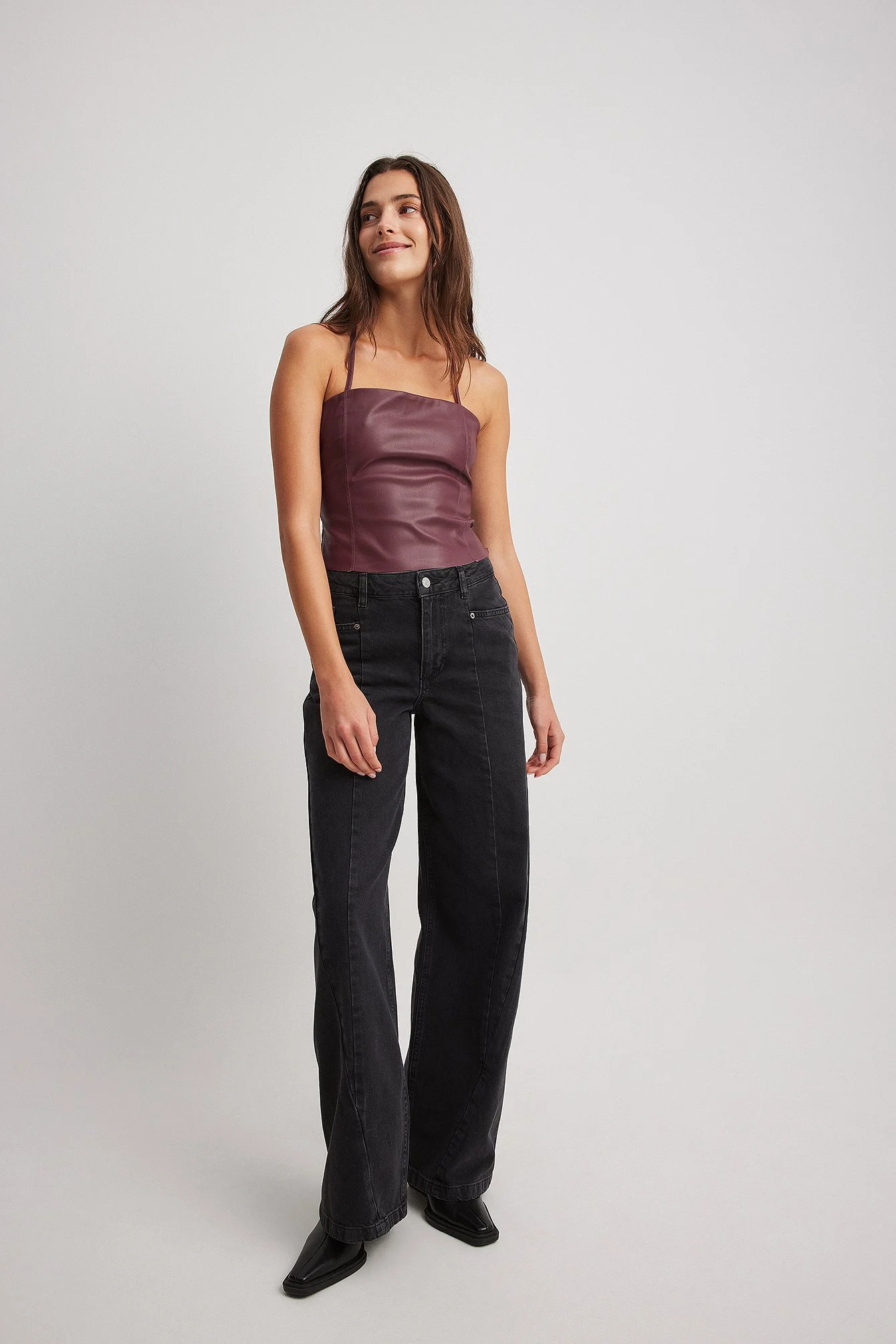 Jeans mit mittlerer Taille und Nahtdetail