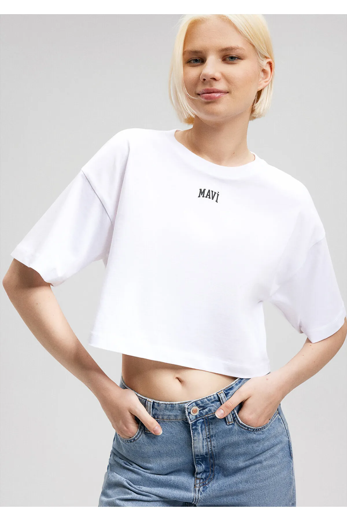 Mavi  Weißes Crop-T-Shirt mit Logo-Print, Crop / Short Cut 1611585-620