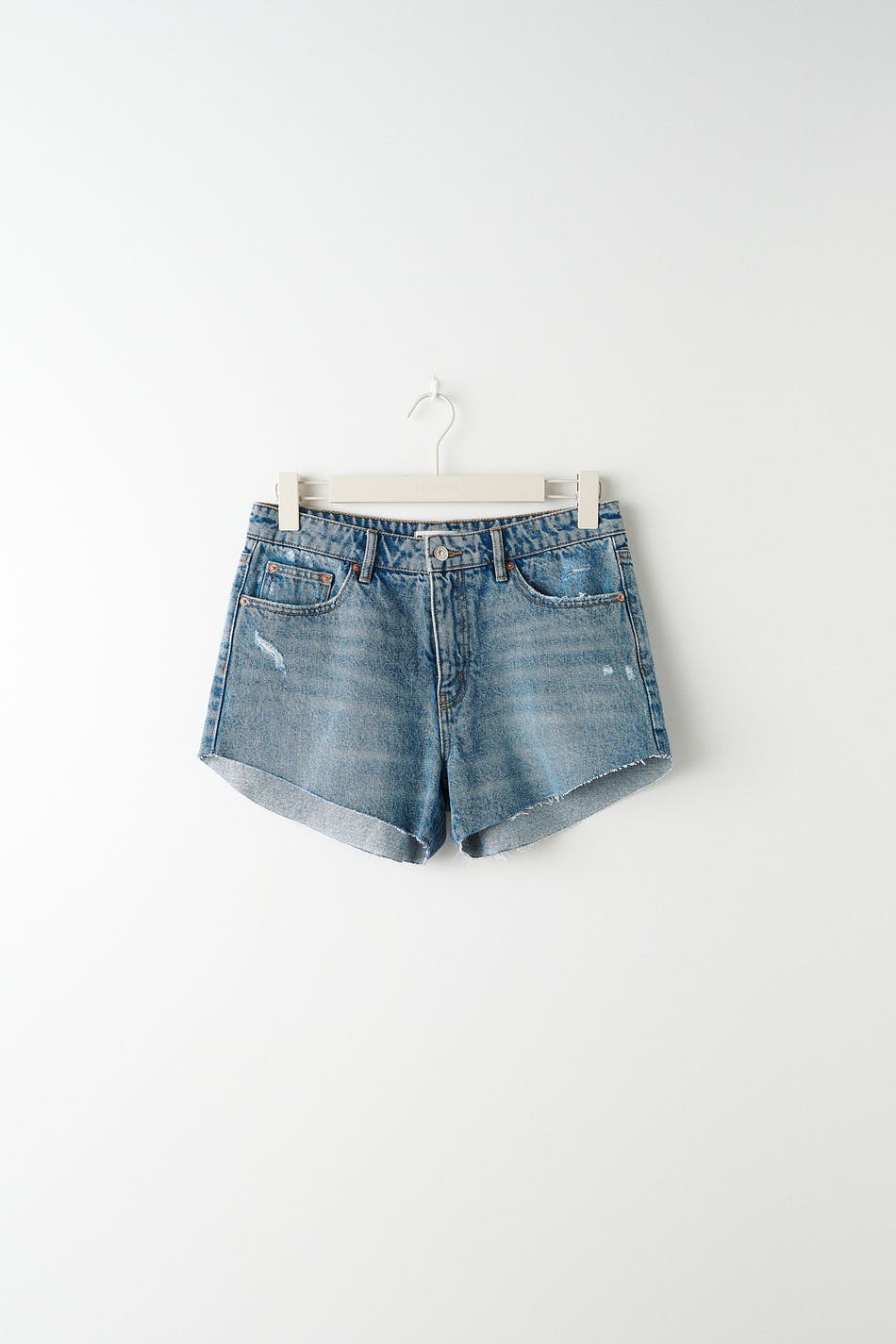 Frayed hem denim shorts