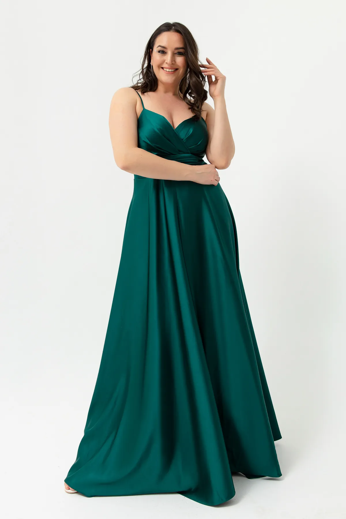 Lafaba  Smaragdgrünes Abendkleid und Abschlusskleid aus Satin in Übergröße mit Trägern in Smaragdgrün