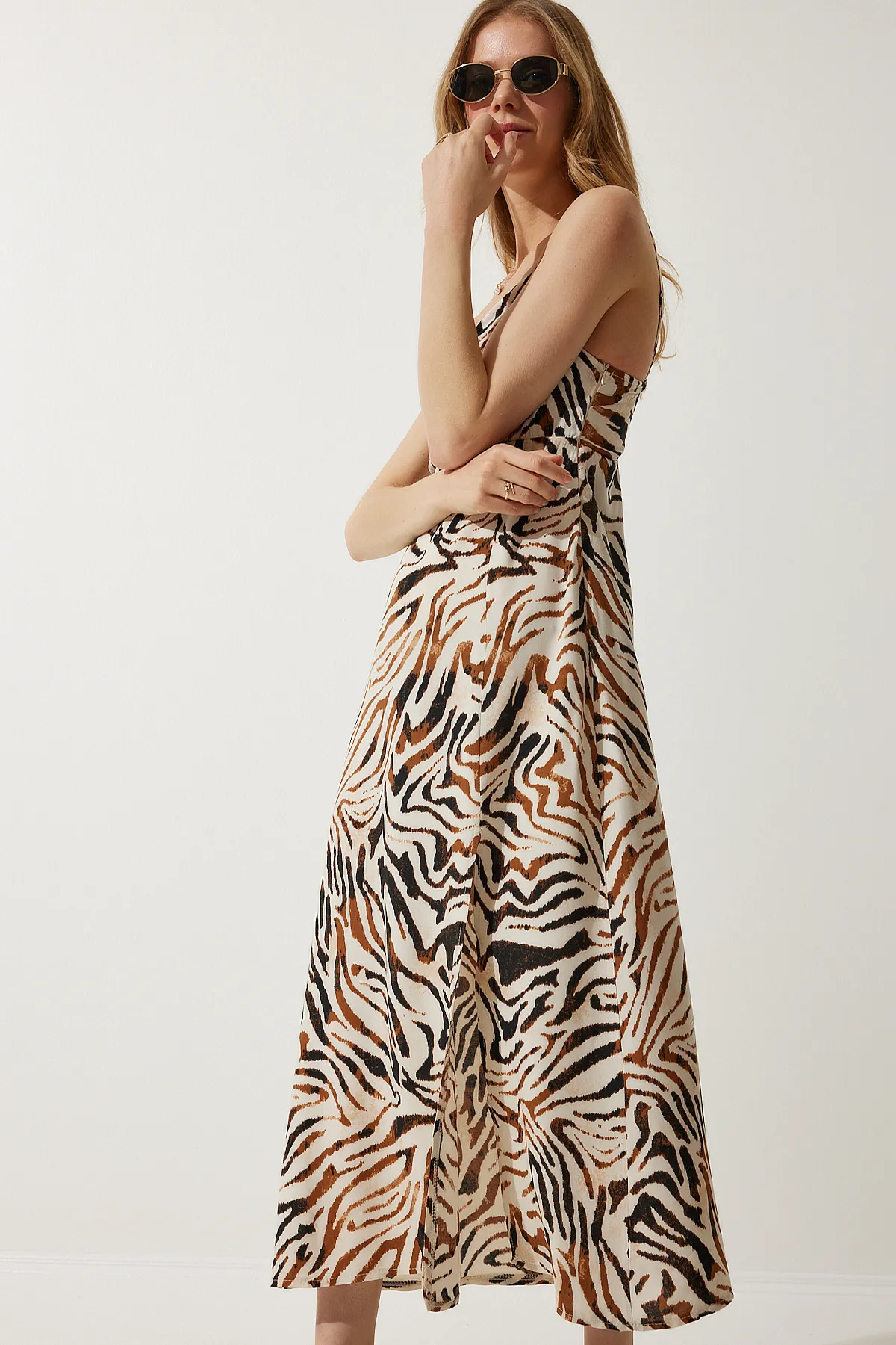 Happiness İstanbul  Cremefarbenes, schwarzes, gemustertes Viskosekleid mit Trägern für Damen UB00236