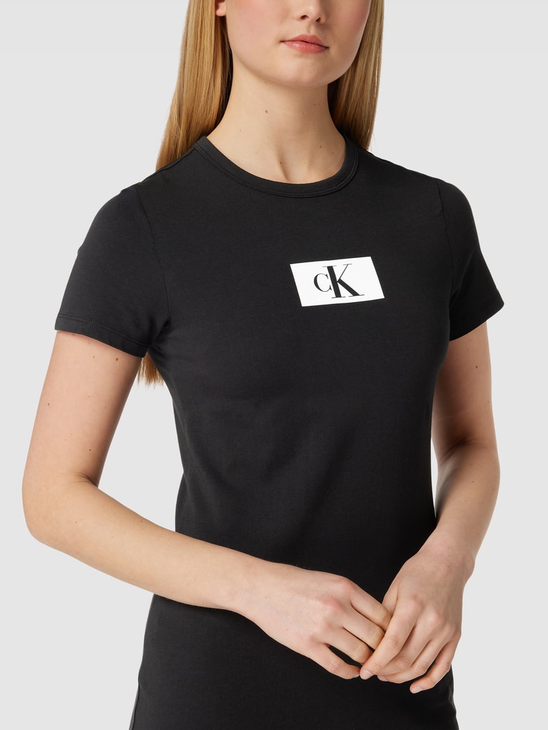 Nachthemd mit Label-Print in schwarz