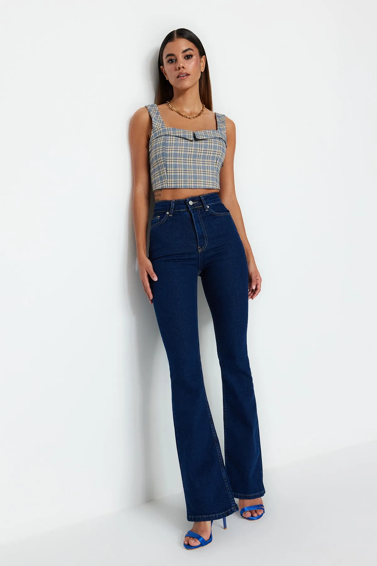 Trendyol Collection  Marineblaue Schlagjeans mit hoher Taille TWOSS23JE00063