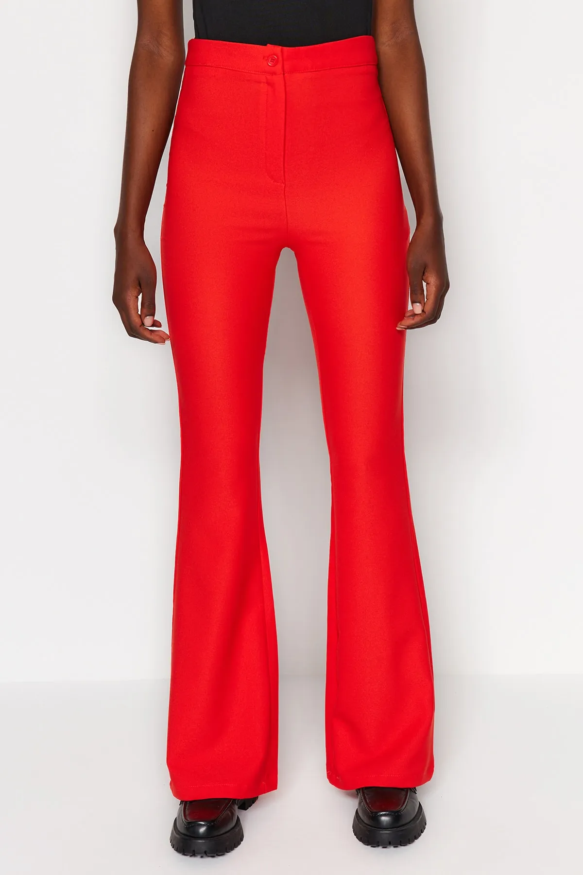 Trendyol Collection  Rote Schlaghose aus Webstoff TOFAW19BB0581