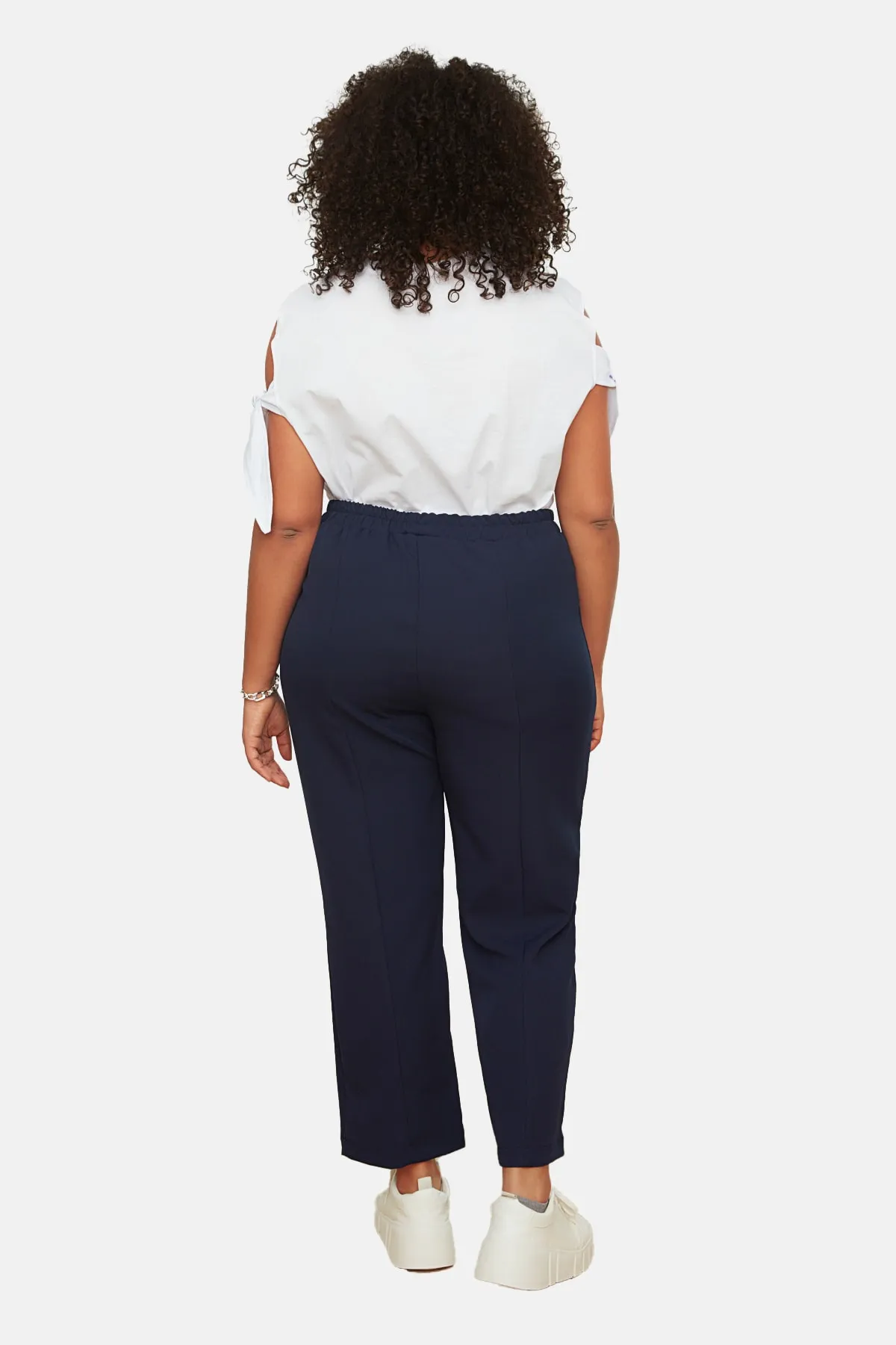 Trendyol Curve  Marineblaue Webhose mit elastischem Bund und Karottenschnitt TBBSS22AR0031