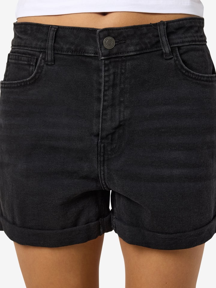 Noisy may Damen Jeans Shorts mit umgeschlagenem Saum in Schwarz günstig kaufen