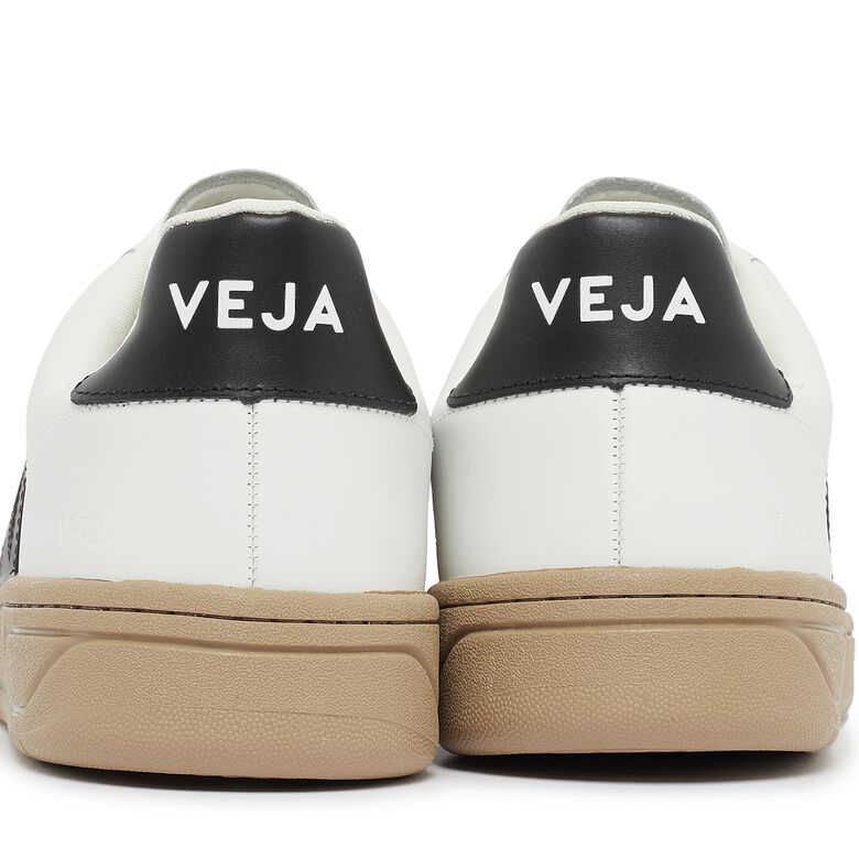 Veja V-12 extra-white black dune