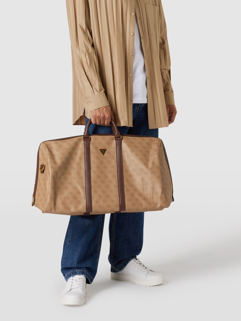 Weekender mit Allover-Logo in beige