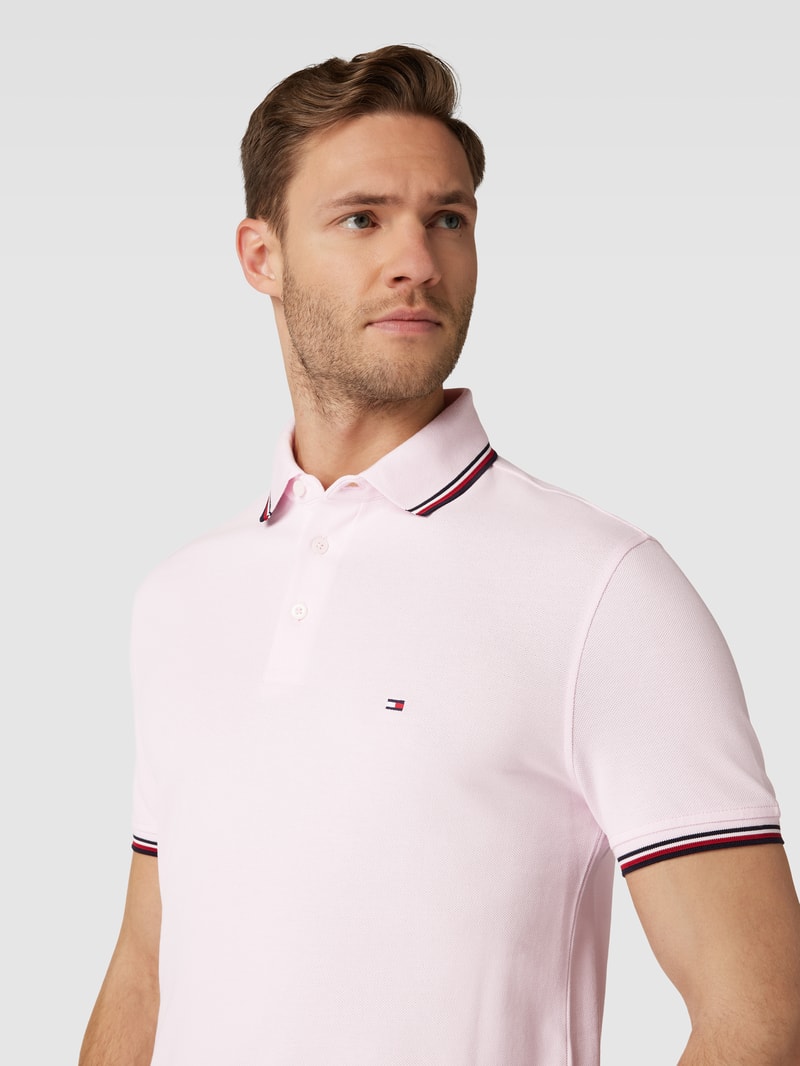 Poloshirt mit Kontraststreifen in koralle