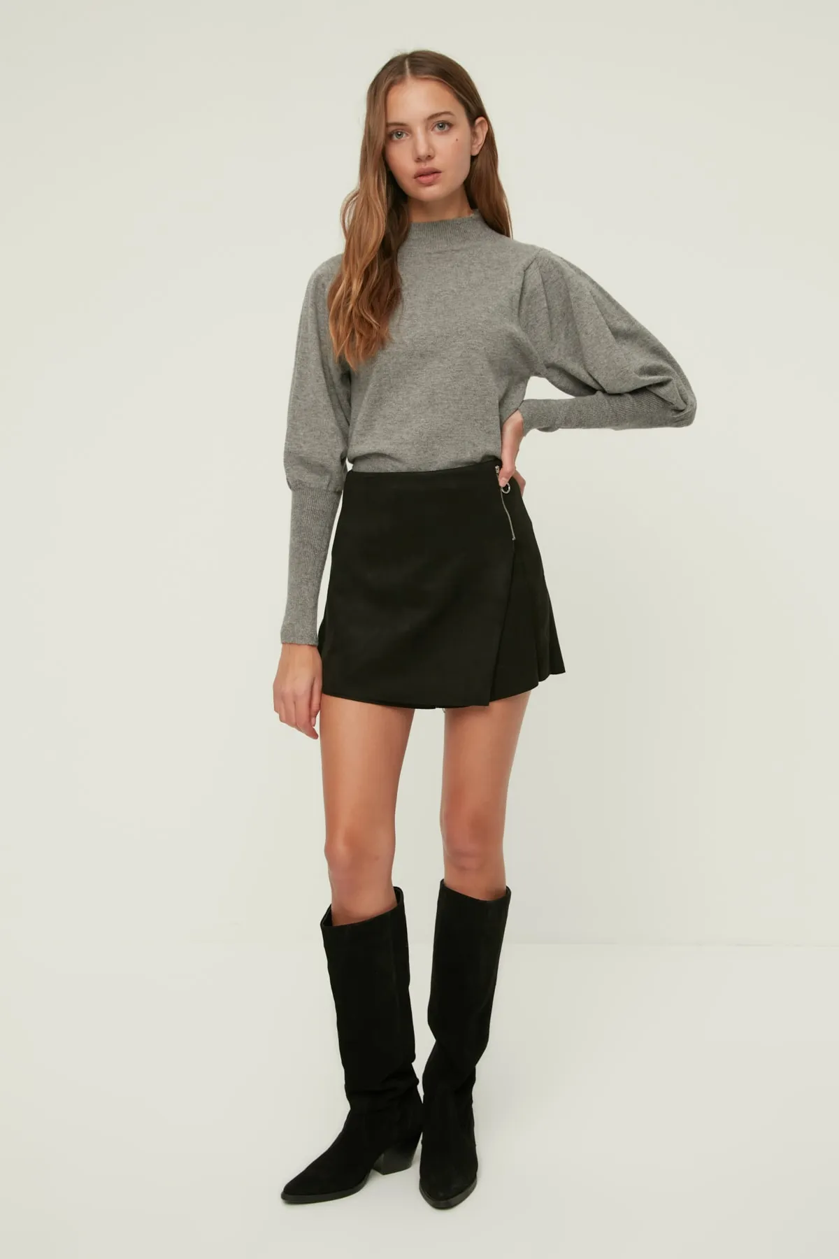 Trendyol Collection  Schwarzer Super-Mini-Shortsrock aus gewebtem Wildleder mit Reißverschlussdetails TWOAW22ET0423
