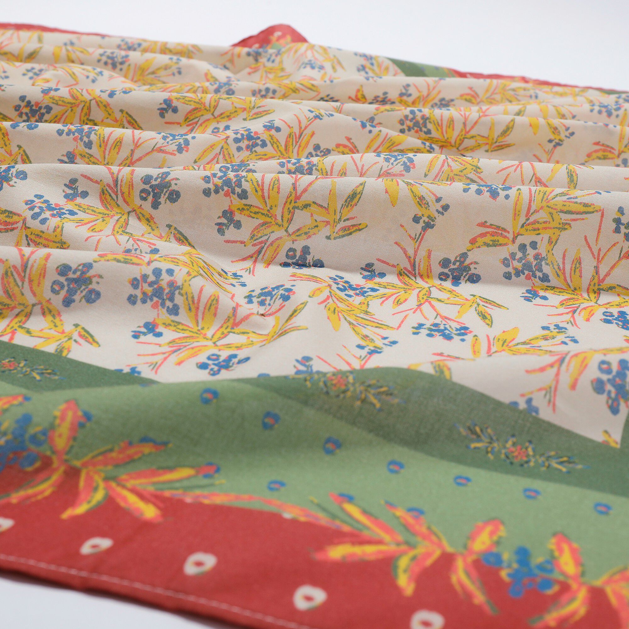 Foulard fabriqué en France imprimé fleurs, 100 x 100 cm