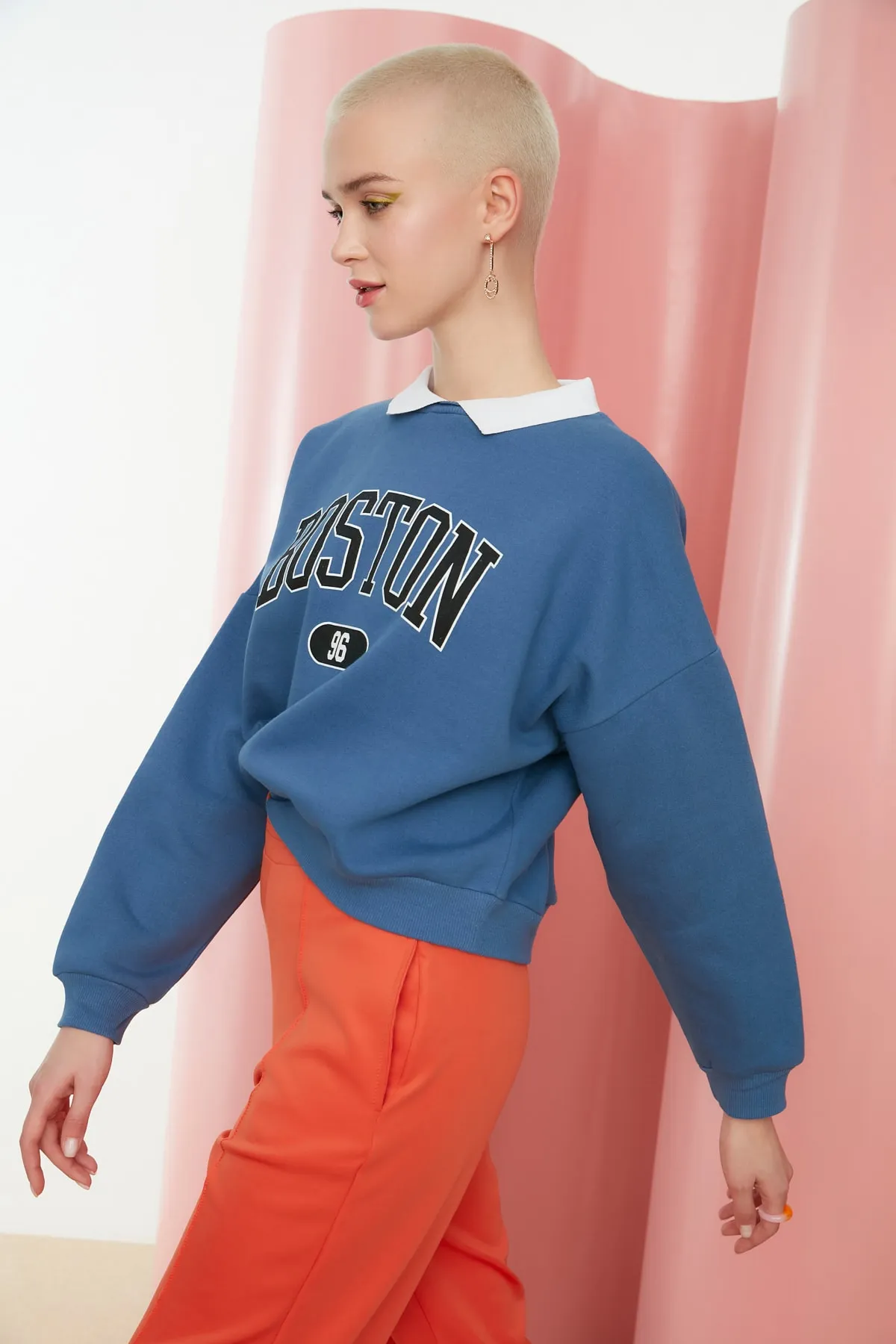 Trendyol Collection  Indigo bedrucktes Boyfriend-Sweatshirt aus dickem Fleece innen TWOSS21SW0171