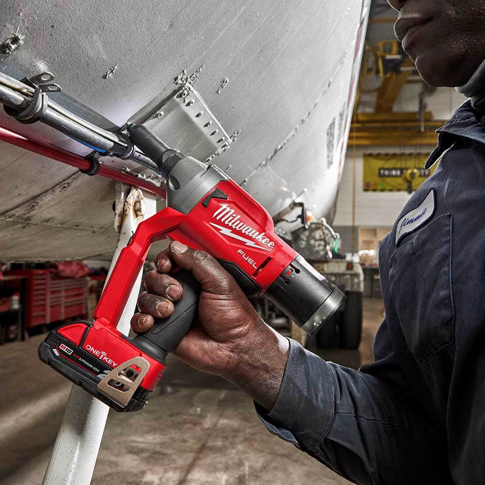 Rebitadeira MILWAUKEE FUEL™ de 18V com tampa ONE-KEY™ M18FPRT-0