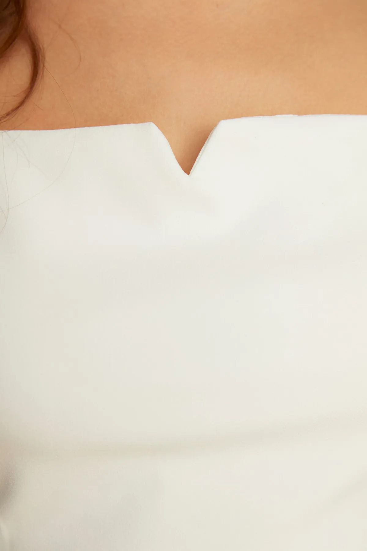 Trendyol Collection  Ecrufarbenes, geschlitztes Webkleid TWOSS19BB0216