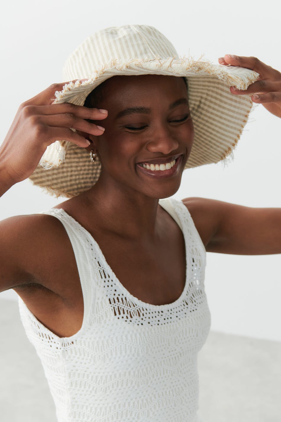 Wide brim hat