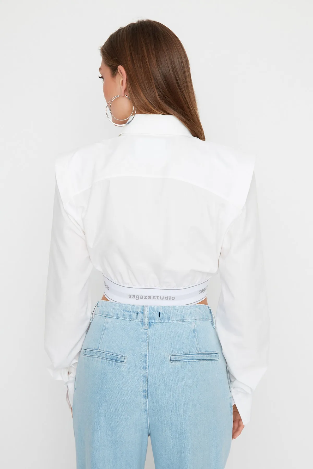 Trendyol Collection  Weißes, bauchfreies Hemd mit Details