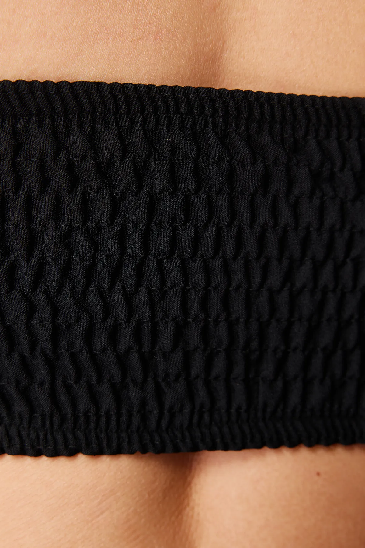 Trendyol Collection  Schwarzes Crop-Bustier mit Gips TPRSS24BS00013