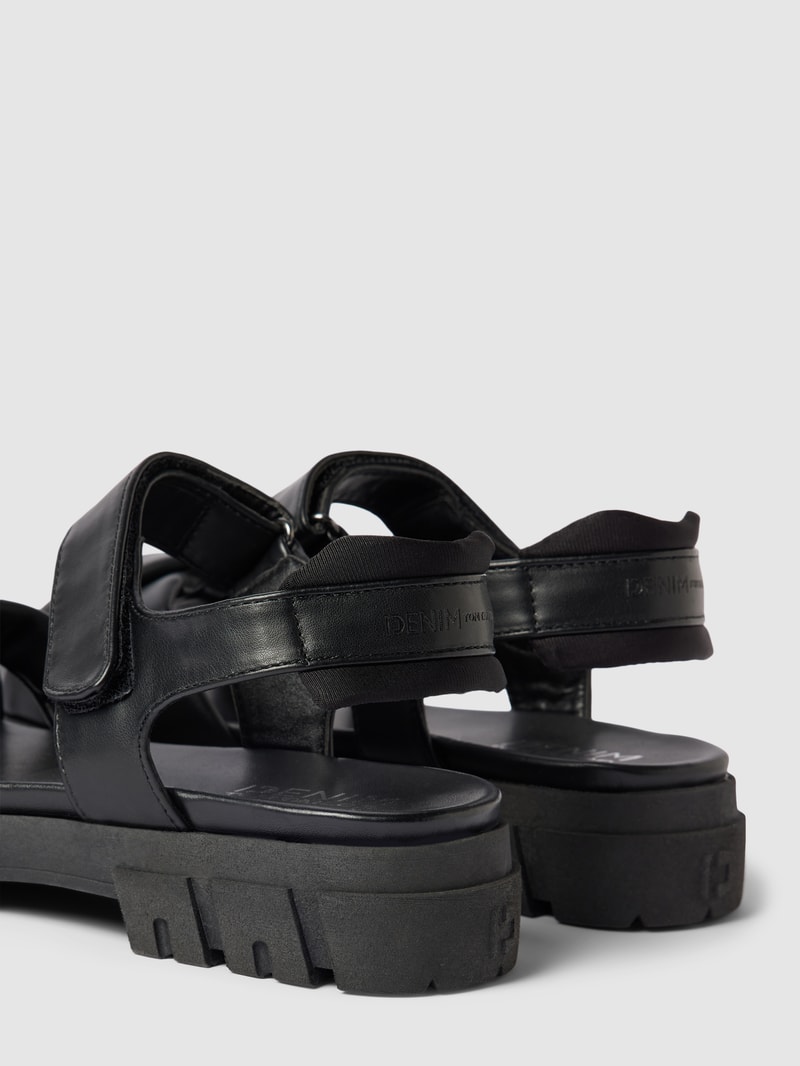 Sandalen mit Klettverschluss in schwarz