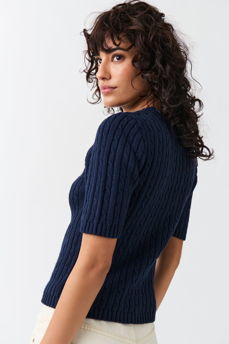 Knitted cable top