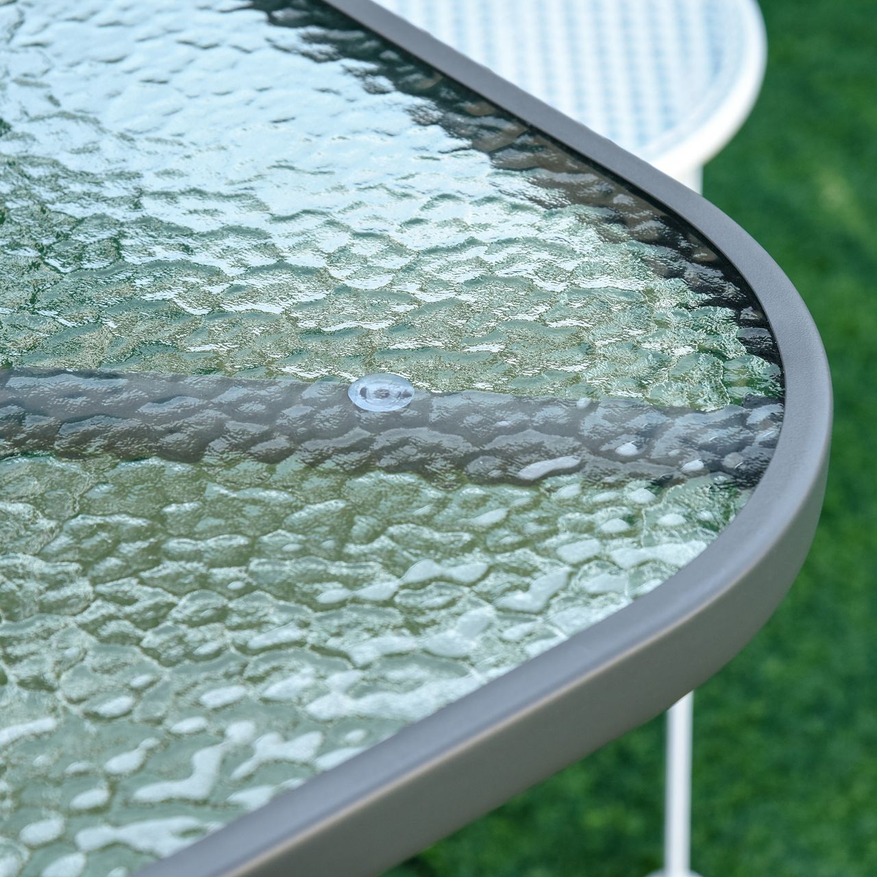 Outsunny Gartentisch Bistrotisch Balkontisch Garten Beistelltisch Bistrotisch Gartenmöbel mit Glasplatte Schirmloch Hartglas   Metall Carbongrau 120 x 80 x 70 cm