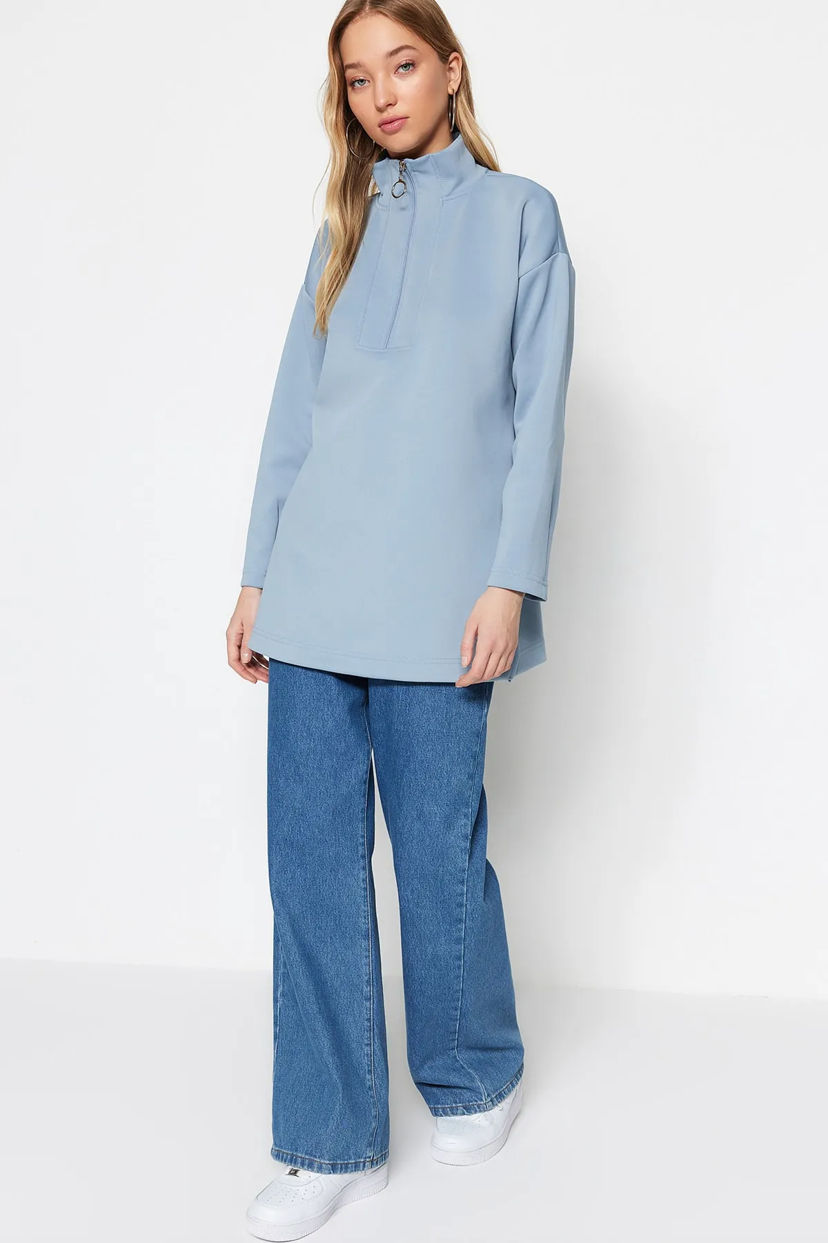 Trendyol Modest  Blaues, schlicht gestricktes Taucher-/Scuba-Sweatshirt mit Reißverschluss und detailliertem Ausschnitt TCTAW23TW00198