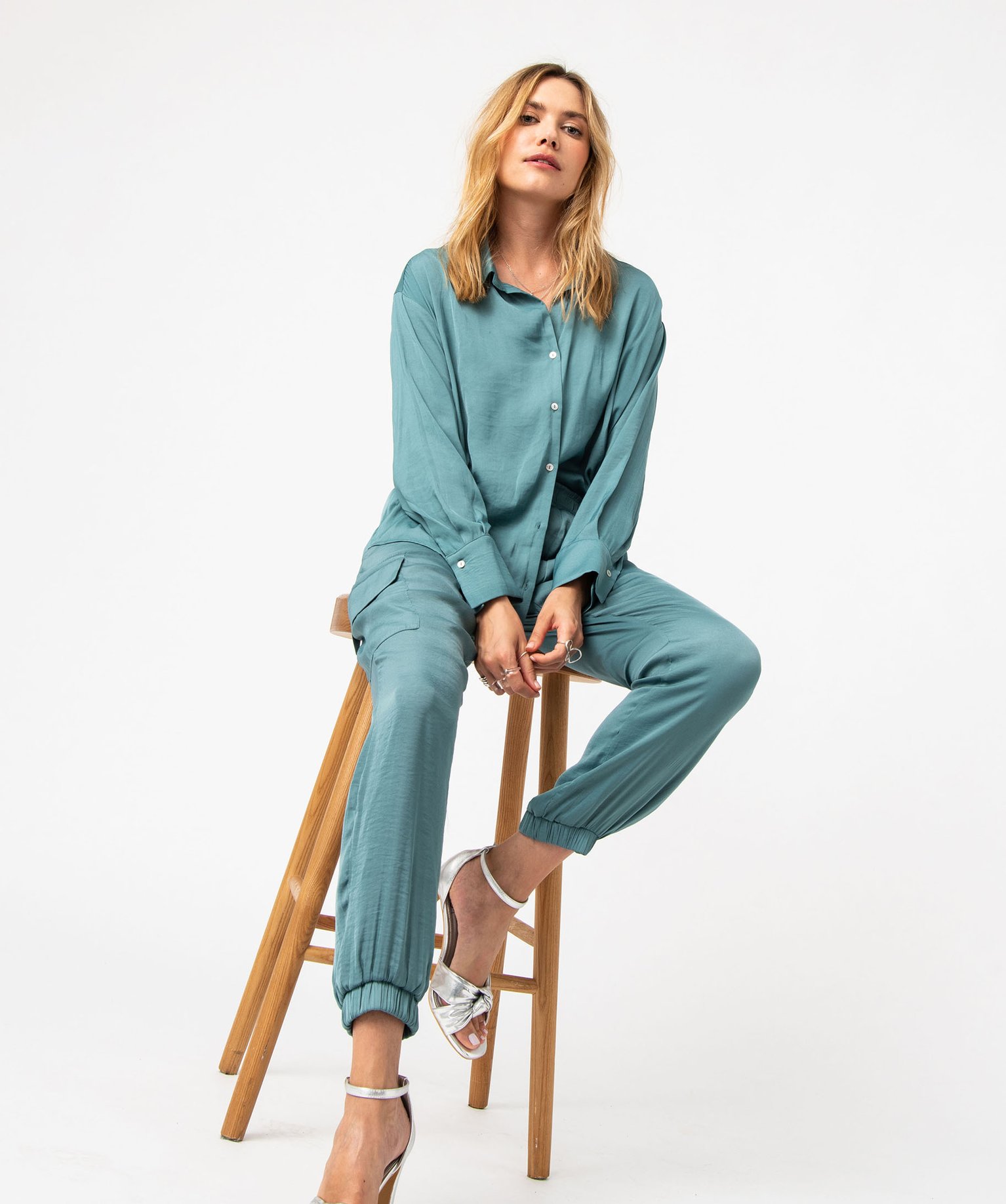 Pantalon cargo en matière satinée femme vert clair | GEMO