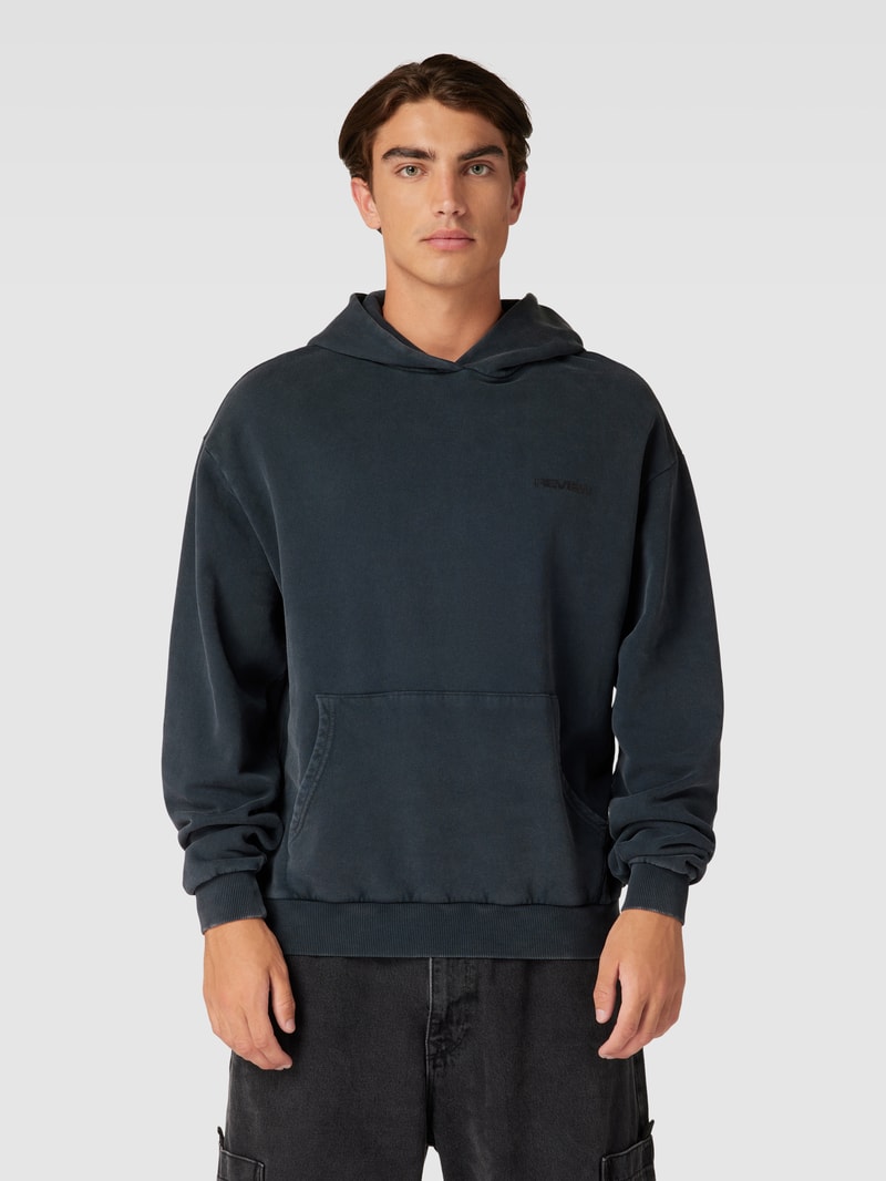 Hoodie mit Label-Print in schwarz