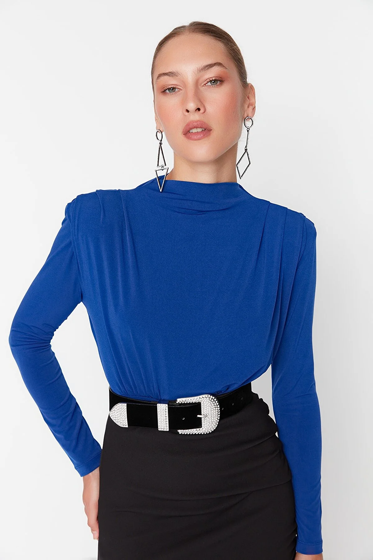 Trendyol Collection  Saks Gestrickter, drapierter Body mit Druckknöpfen TPRAW23BD00048