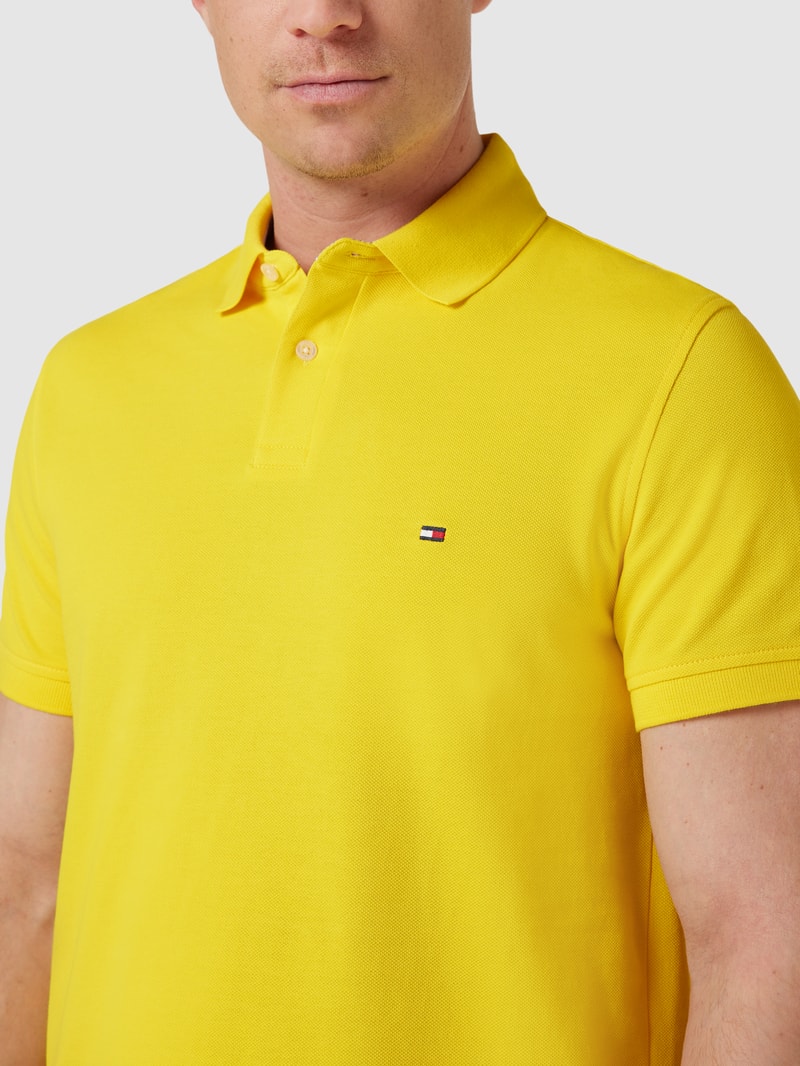 Poloshirt mit Label-Stitching in gelb