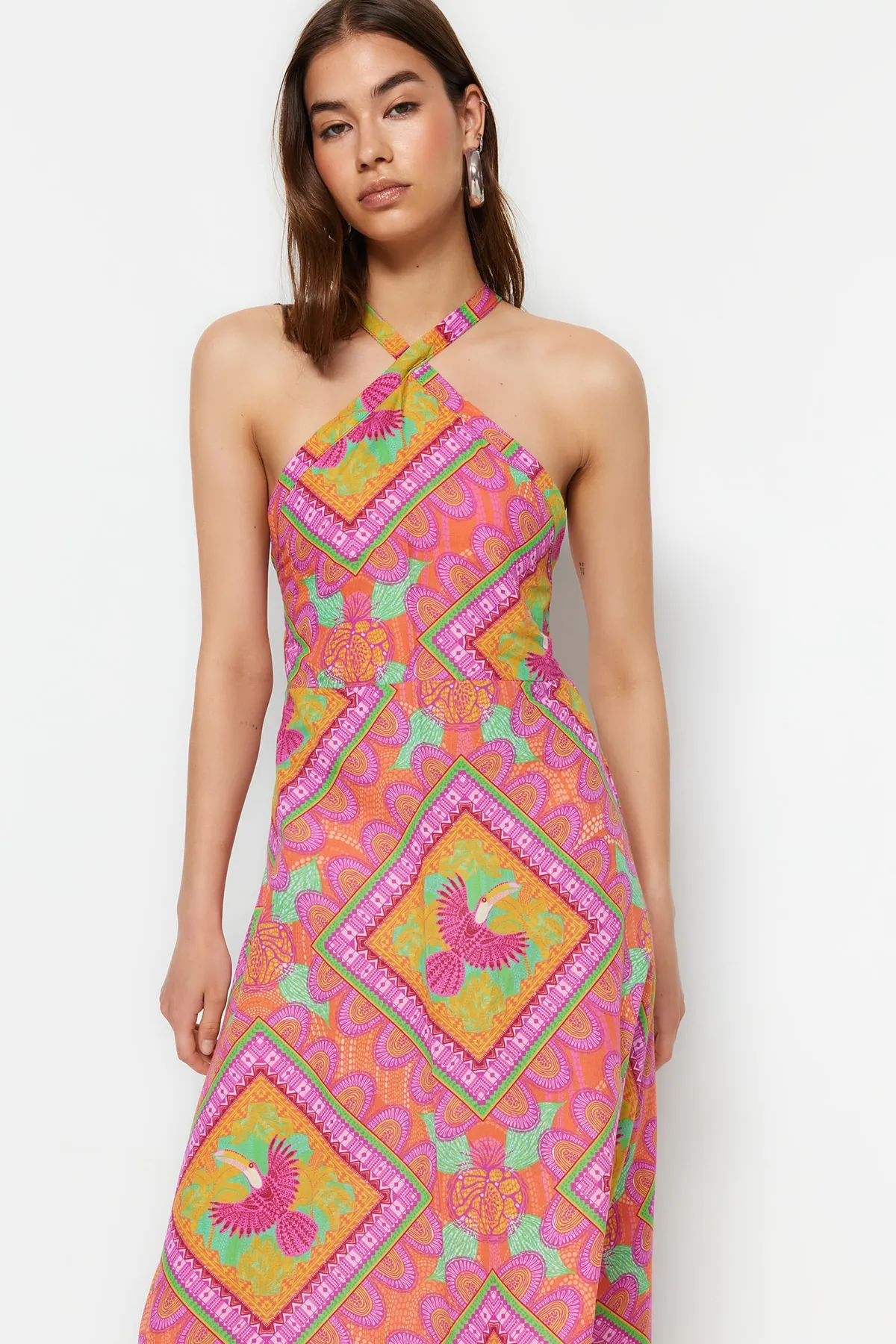 Trendyol Collection  Tropisch gemustertes Maxi-Strandkleid aus 100 % Baumwolle TBESS23EL00141