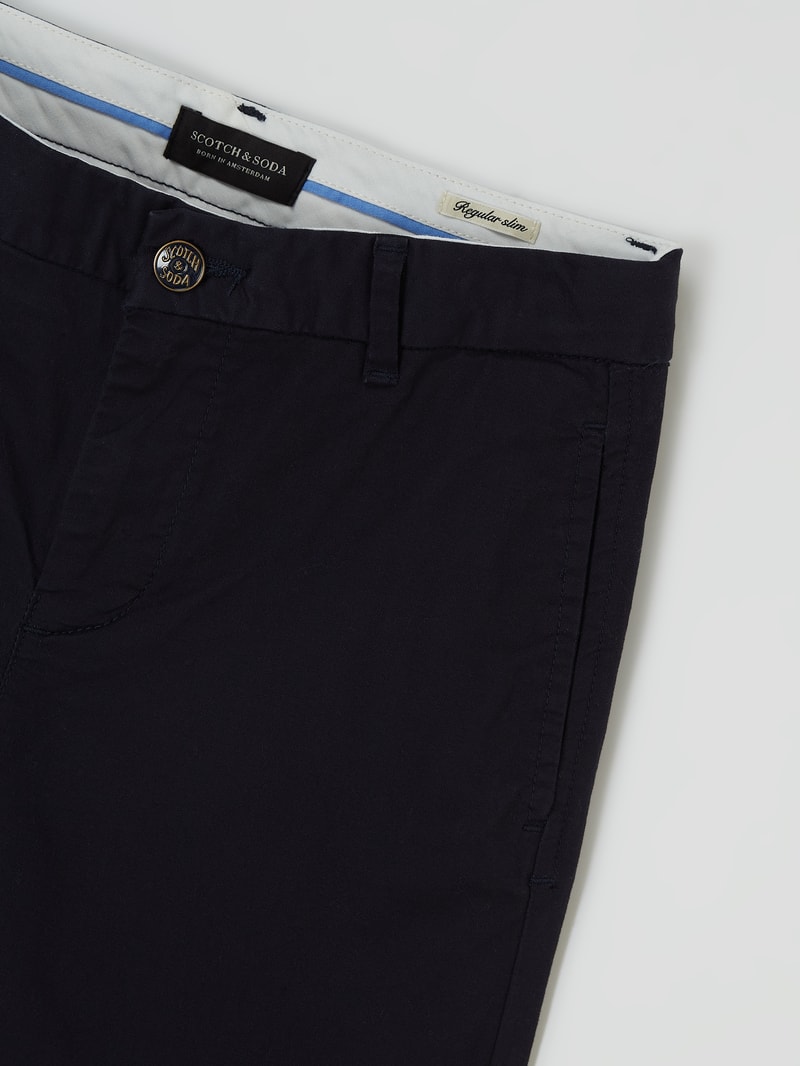 Slim Fit Chino mit Stretch-Anteil in marineblau